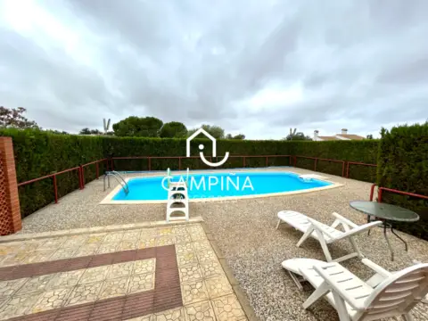 Chalet rústico en Urbanización El Álamo