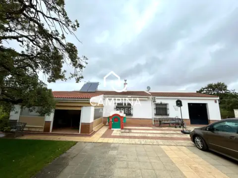 Chalet rústico en Urbanización El Álamo