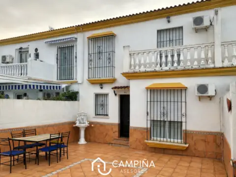 Casa adosada en calle Clara Campoamor