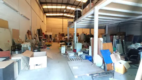 Nave industrial en calle de Rigoberta Menchú, 35