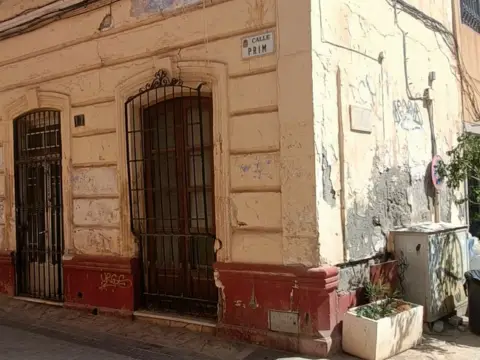 Casa adosada en calle Prim, 17