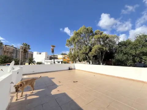 Casa adosada en calle Juan González Trujillo
