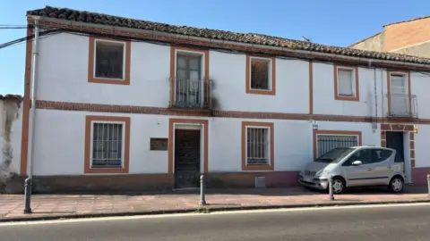 Casa adosada en Avenida de la Constitución, 68