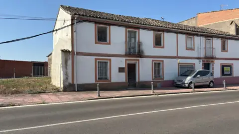Casa adosada en Avenida de la Constitución, 68