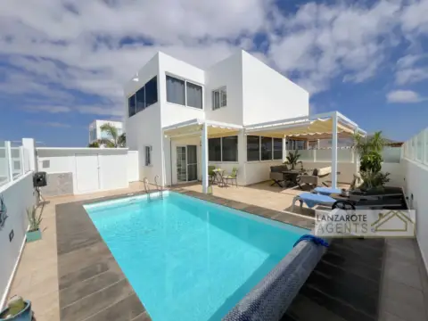 Casa pareada en calle Calendula , nº 1