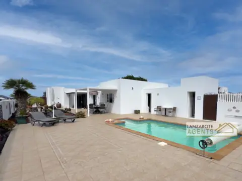 Casa en calle de la Orilla, 1