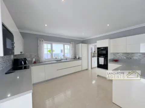 Casa en calle de la Orilla, 1