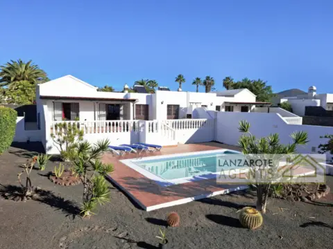 Casa pareada en calle Calamares, nº 1