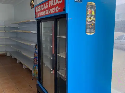 Local comercial en Avenida del Faro