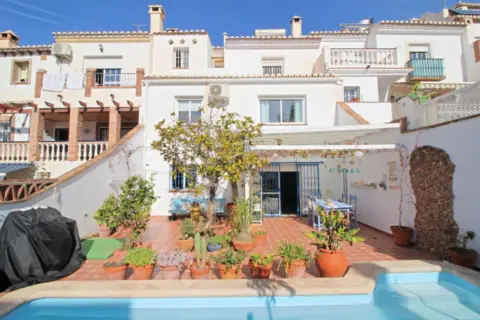 Chalet adosado en calle del Mirto