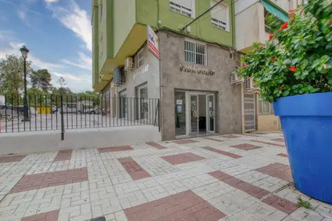 Local comercial en Avenida de la Hispanidad