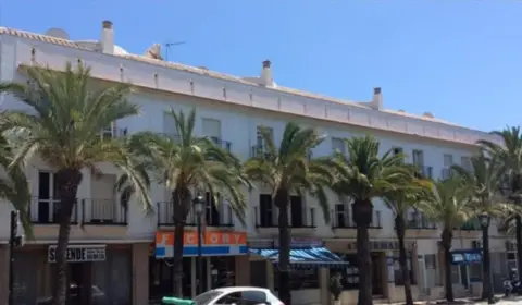 Local comercial en Avenida Ciudad de Pescia