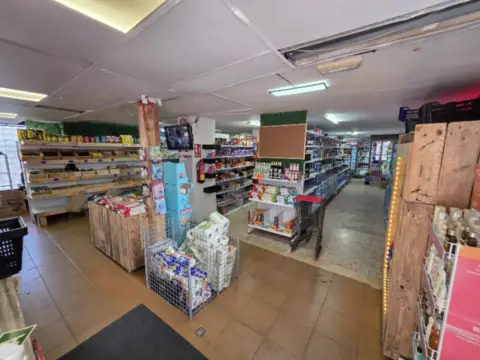 Local comercial en Avenida Ramon Castilla Pérez