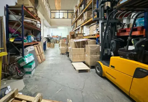 Nave industrial en calle de San Erasmo
