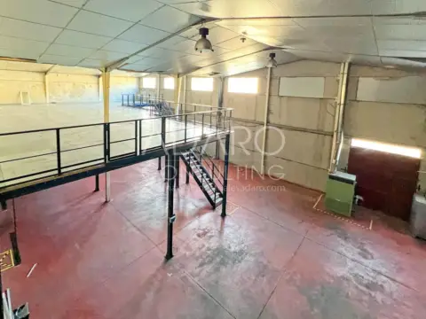 Nave industrial en calle del Verano