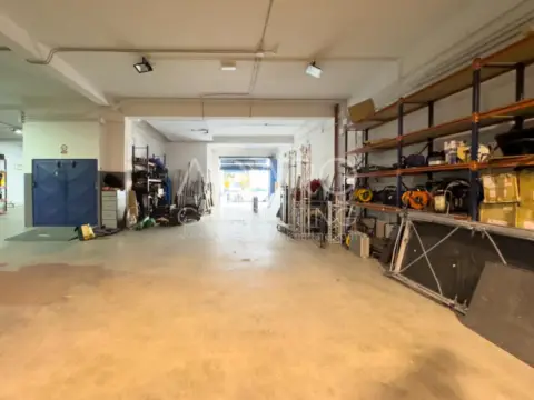 Nave industrial en calle de Luis I