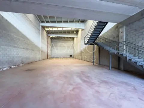 Nave industrial en calle de Nitra