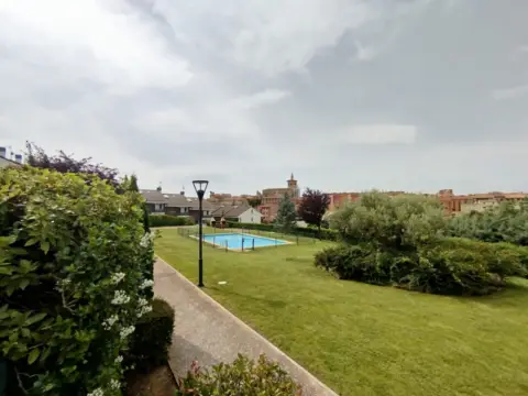 Chalet adosado en calle Hijas de La Caridad