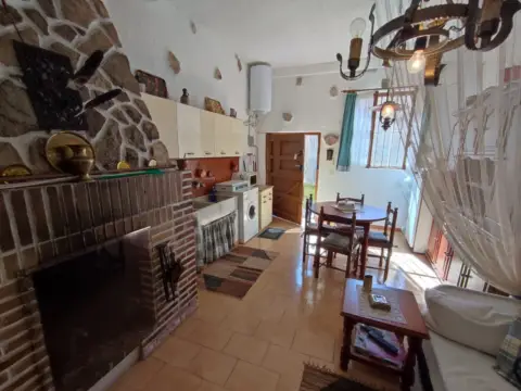 Local comercial en calle de Caralogroño