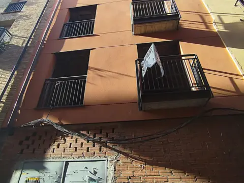 Edificio en calle del Medio de Santa María