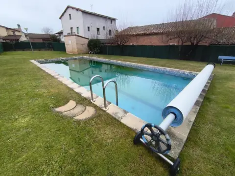 Chalet adosado en calle de los Linares
