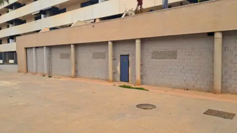 Local comercial en calle de los Planetas