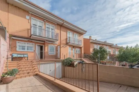 Chalet adosado en calle de Santander