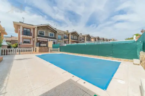 Chalet adosado en calle del Río Jarama