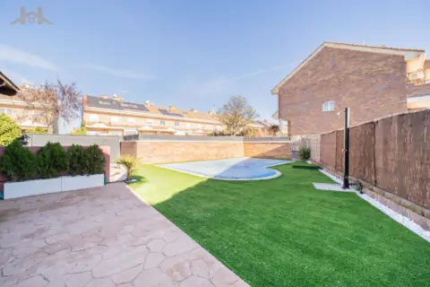 Chalet pareado en Avenida del Cantábrico