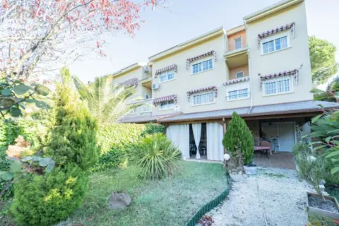 Chalet pareado en calle de Miguel de Cervantes