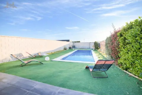 Chalet pareado en calle Manga del Mar Menor