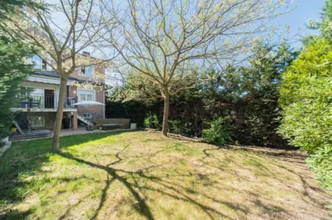 Chalet pareado en calle de Miguel de Cervantes