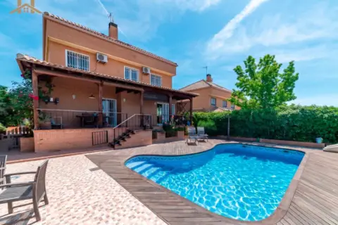 Chalet en Avenida de Valdelacea