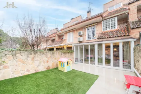 Chalet adosado en calle del Mar Mediterráneo