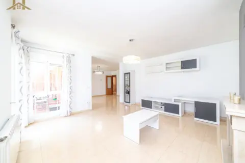 Chalet pareado en calle de la Isla