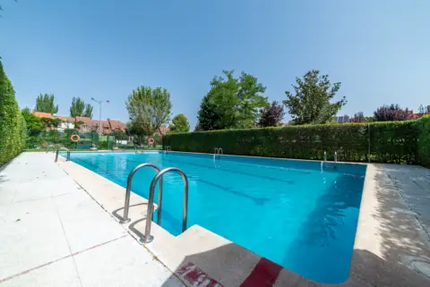 Chalet adosado en Urbanización Res Santa Clara Sector
