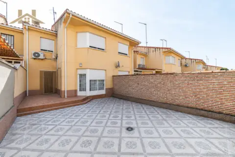Chalet adosado en calle de Carmen Martin Gaite