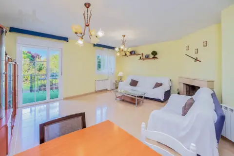 Chalet adosado en calle Villas