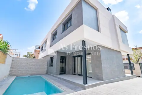 Chalet pareado en calle del Baco