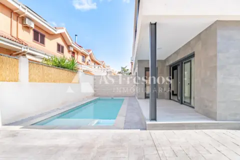 Chalet pareado en calle del Baco