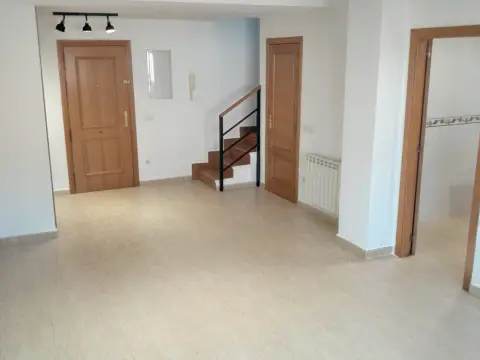 Dúplex en calle de Maximino López
