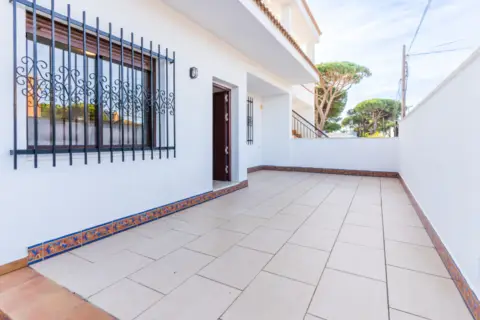 Chalet pareado en calle del Montemar