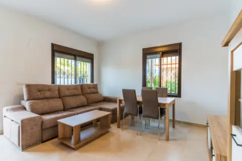 Chalet pareado en calle del Montemar