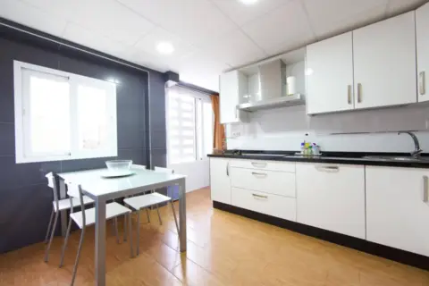 Piso en Santa Rosa-Valdeolleros