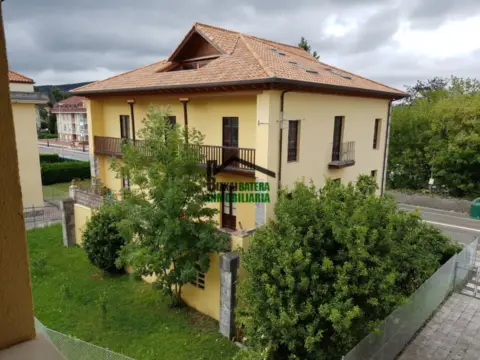 Casa en calle Barcena de Cicero