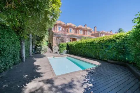 Chalet pareado en Paseo de los Rosales