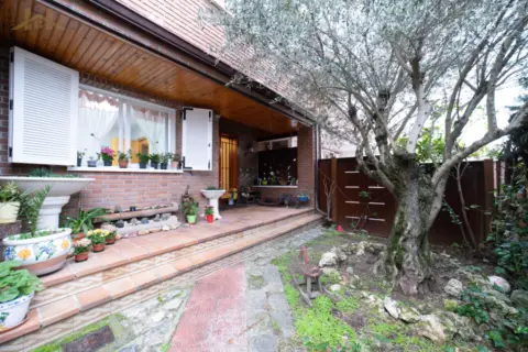 Chalet pareado en calle de Ramiro