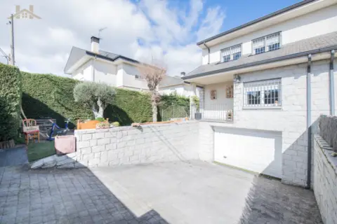 Chalet pareado en calle de San Rafael