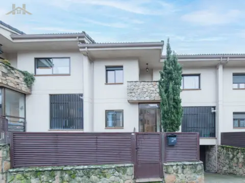 Chalet adosado en calle del Alamillo