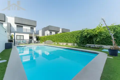 Chalet pareado en calle del Pino Resinero, 50